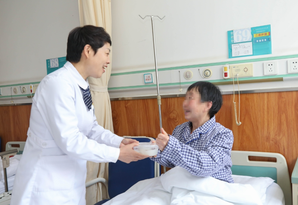 医患同心 情满“元宵”：我院元宵节为患者、家属及职工送爱心汤圆，医患共度佳节！